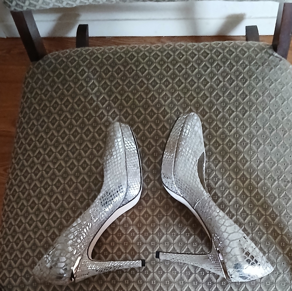 White House Black Market Metallic Heels Size 8